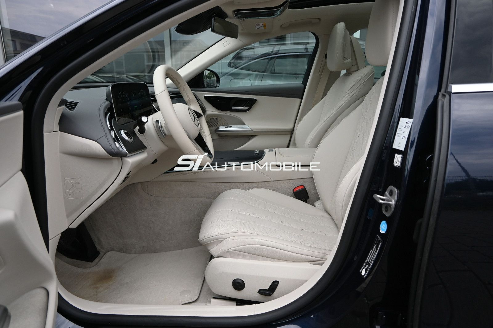 Fahrzeugabbildung Mercedes-Benz E 200 T Avantgarde Adv. °ACC°AHK°PANORAMA°8-FACH