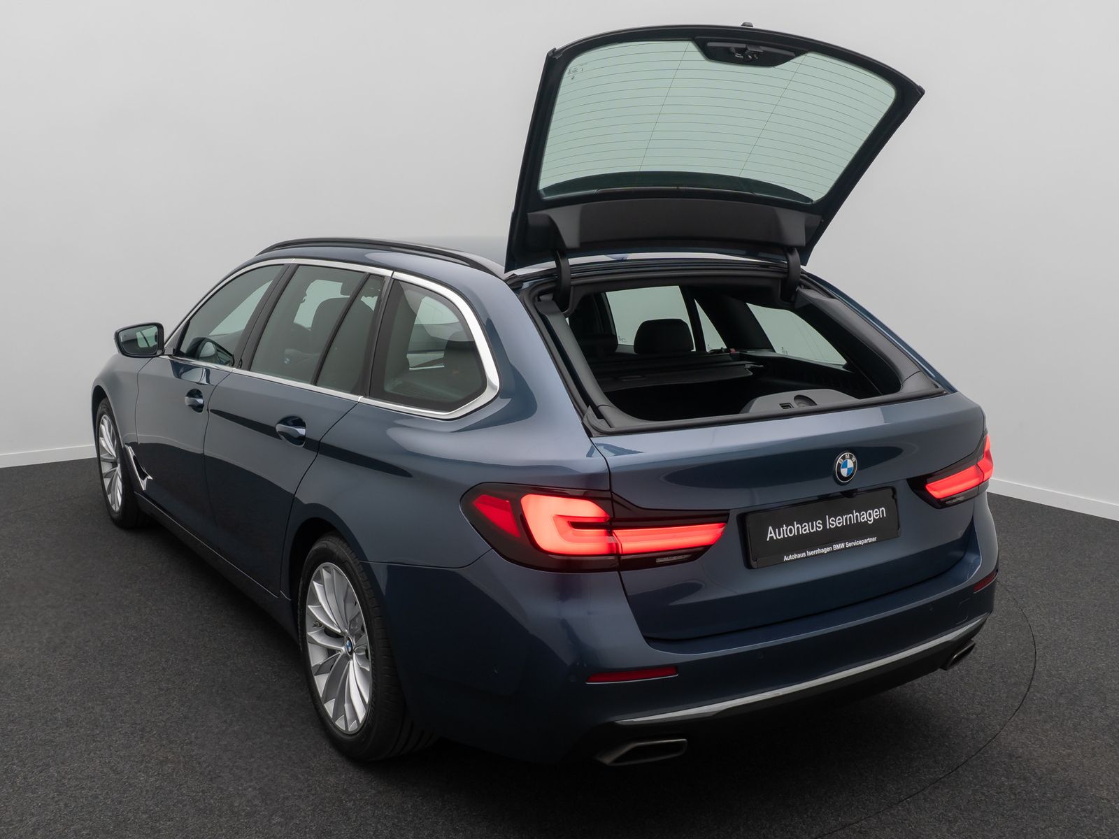 Fahrzeugabbildung BMW 530d LuxuryLine 360&deg;Laser HUD DAB H/K SoftCL AHK