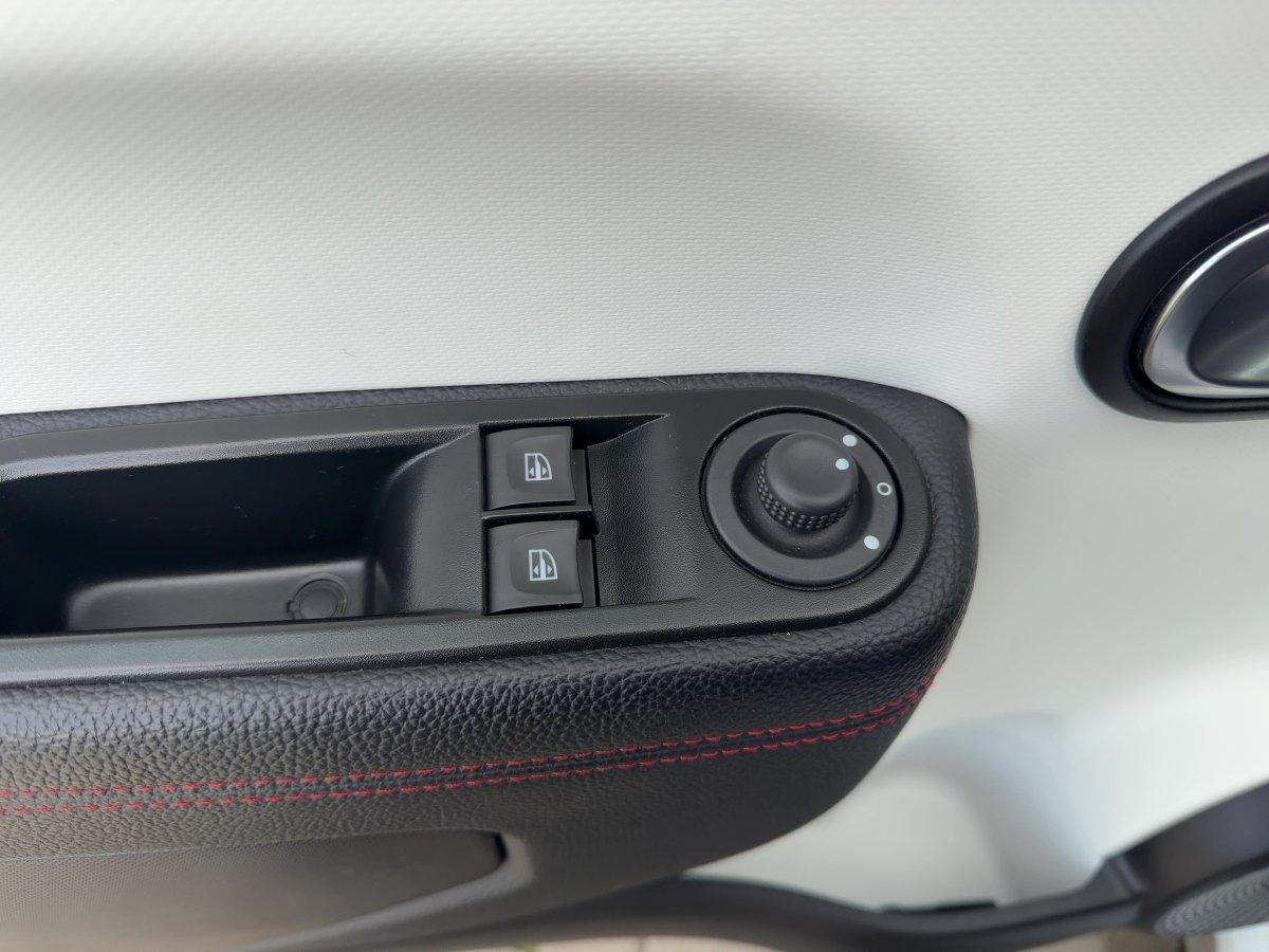 Renault Twingo 0.9 TCe 90 Le Coq Sportif LED*PDC*