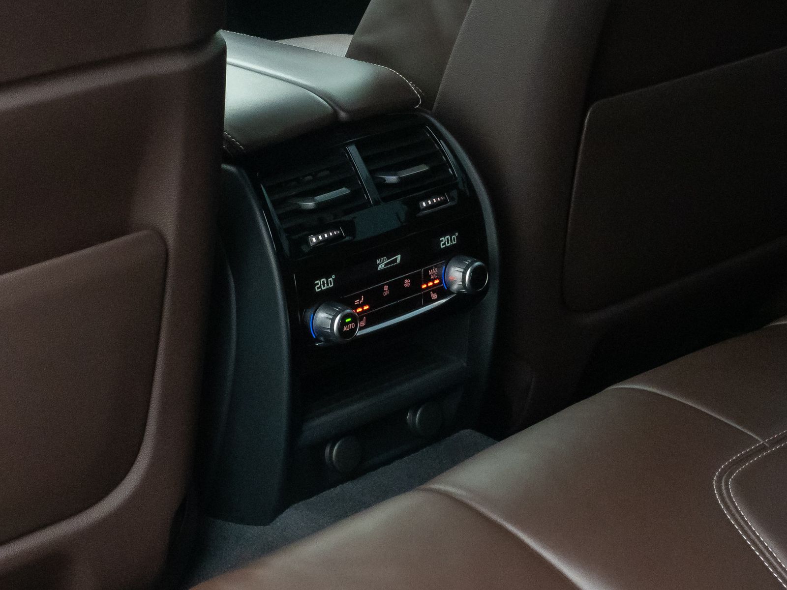 Fahrzeugabbildung BMW M550d xD Kamera AHK HUD SoftCl MassageDAB 20Zoll