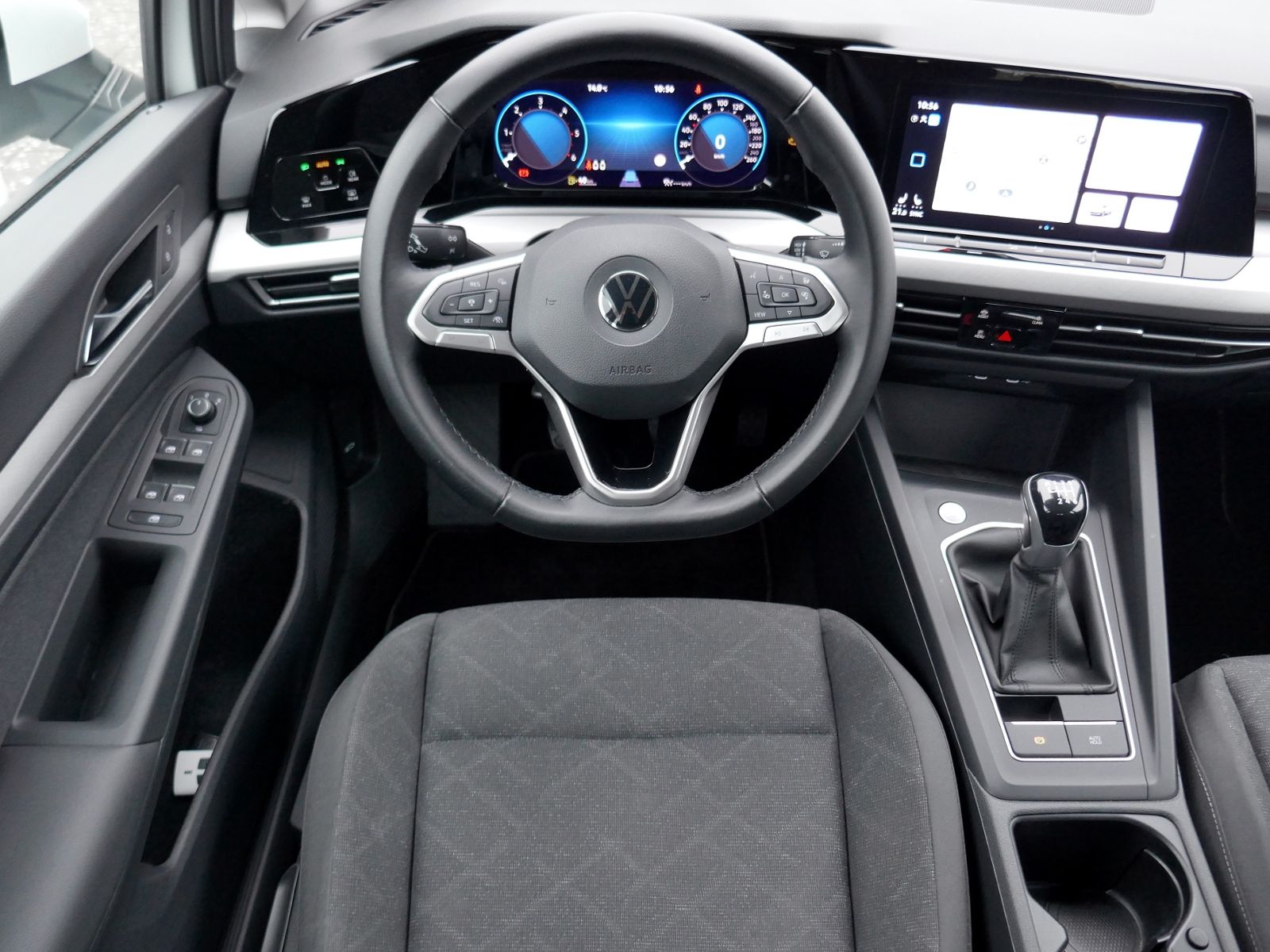 Fahrzeugabbildung Volkswagen Golf VIII Life 2.0 TDI | LED PDC ACC Navi