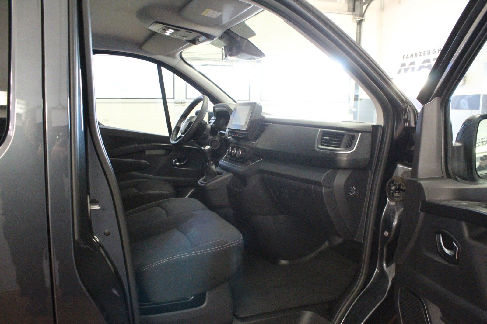 Fahrzeugabbildung Renault Trafic Grand L2 dCi 110 Blue*9-Sitzer*