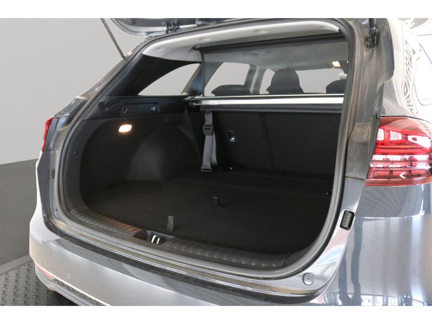 Fahrzeugabbildung Kia Ceed_sw Spirit 1.5 Alu JBL Sound Navi ACC LED