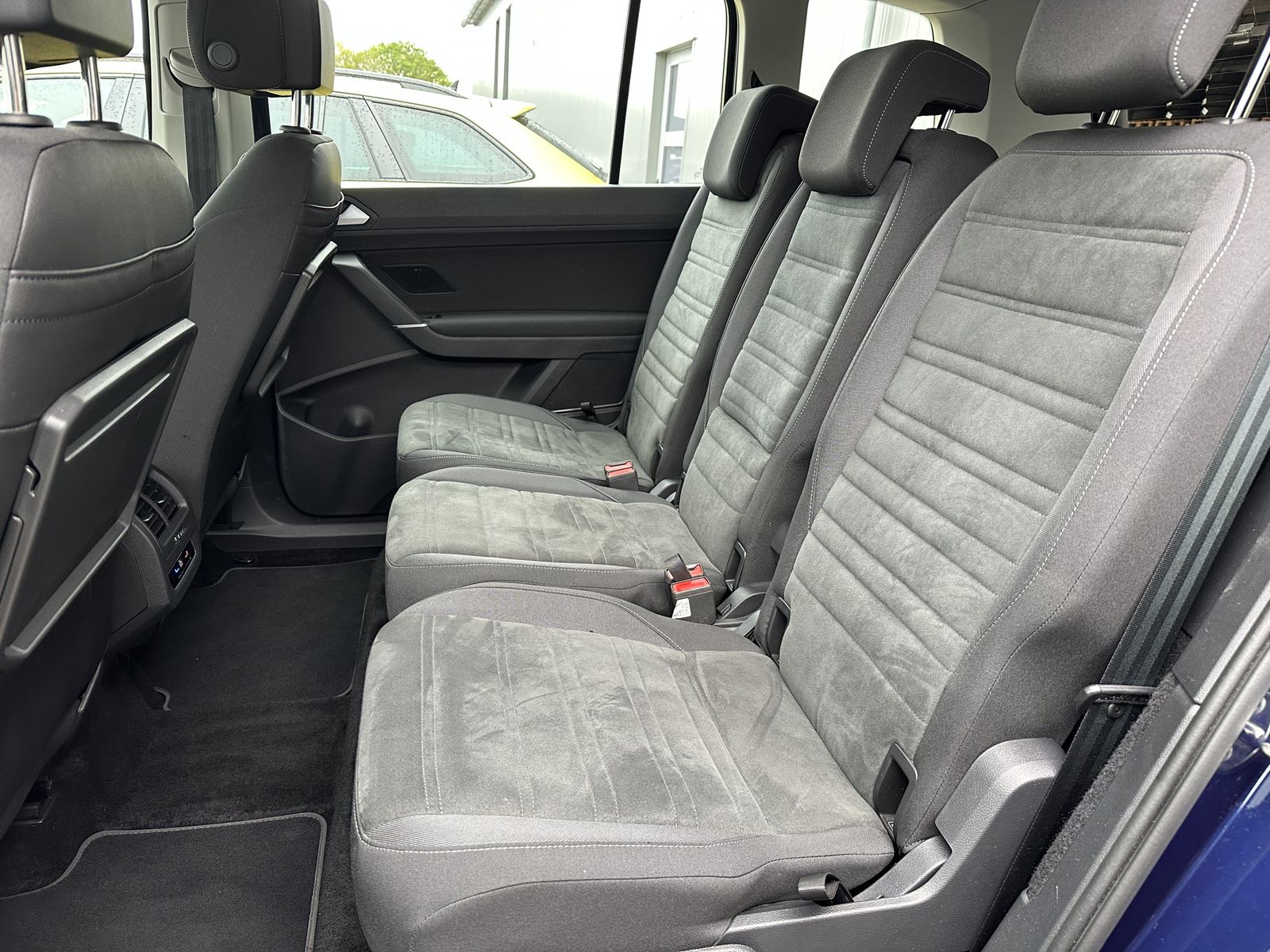 Fahrzeugabbildung Volkswagen Touran 2.0 TDI DSG CL NAV+ACC+DIGDISPLAY+KAM+1HD