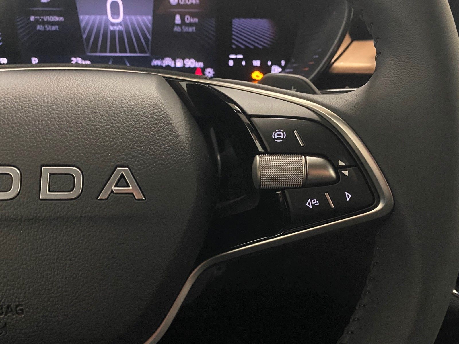 Fahrzeugabbildung SKODA Fabia 1.0l TSI DSG Selection+PDC+Alufelgen+LED++