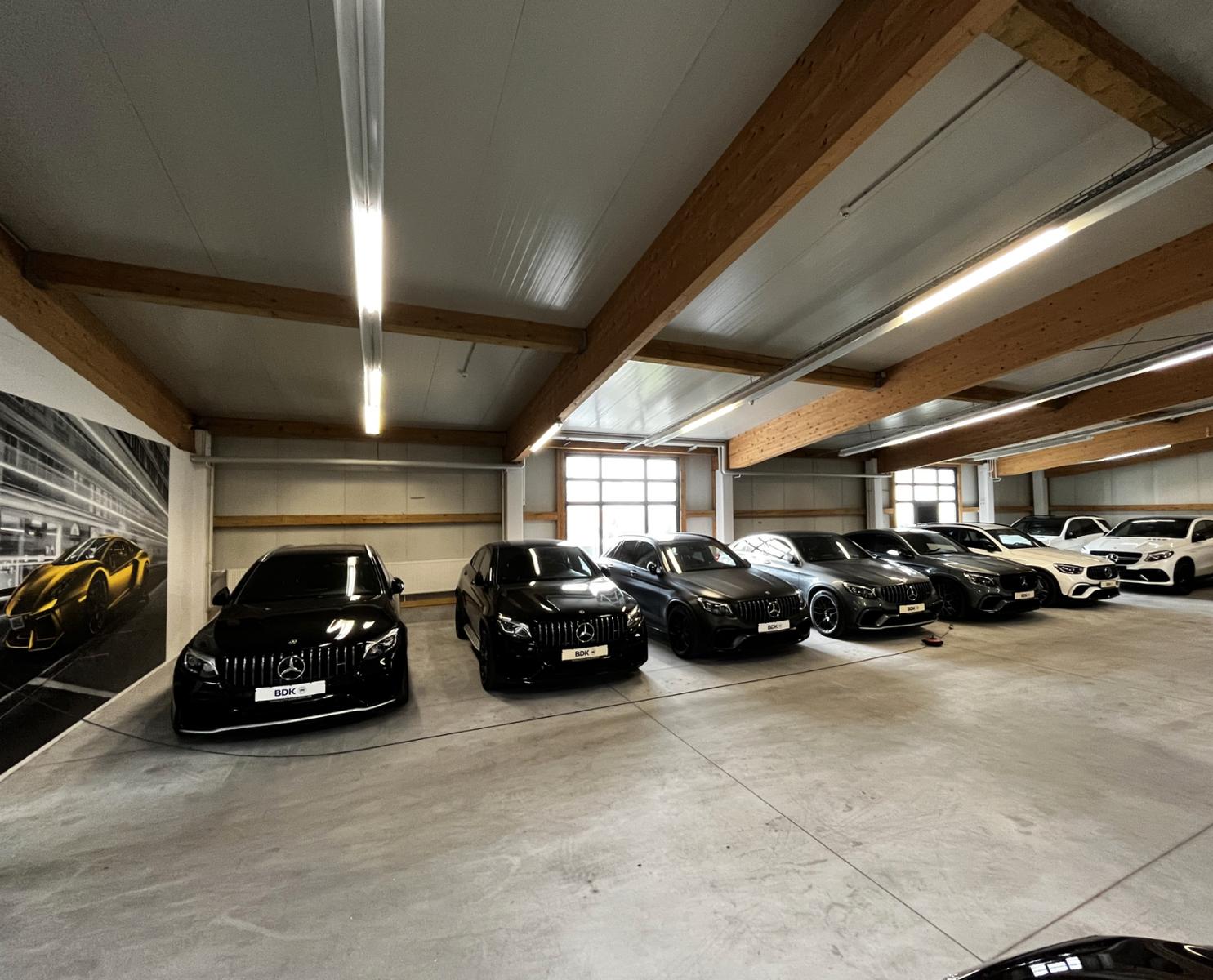 showroom-image-top