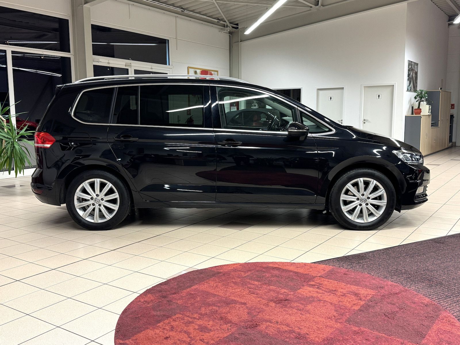 Fahrzeugabbildung Volkswagen Touran 1.5TSI Highline DSG/LED/Navi/ACC/bhz.FS/