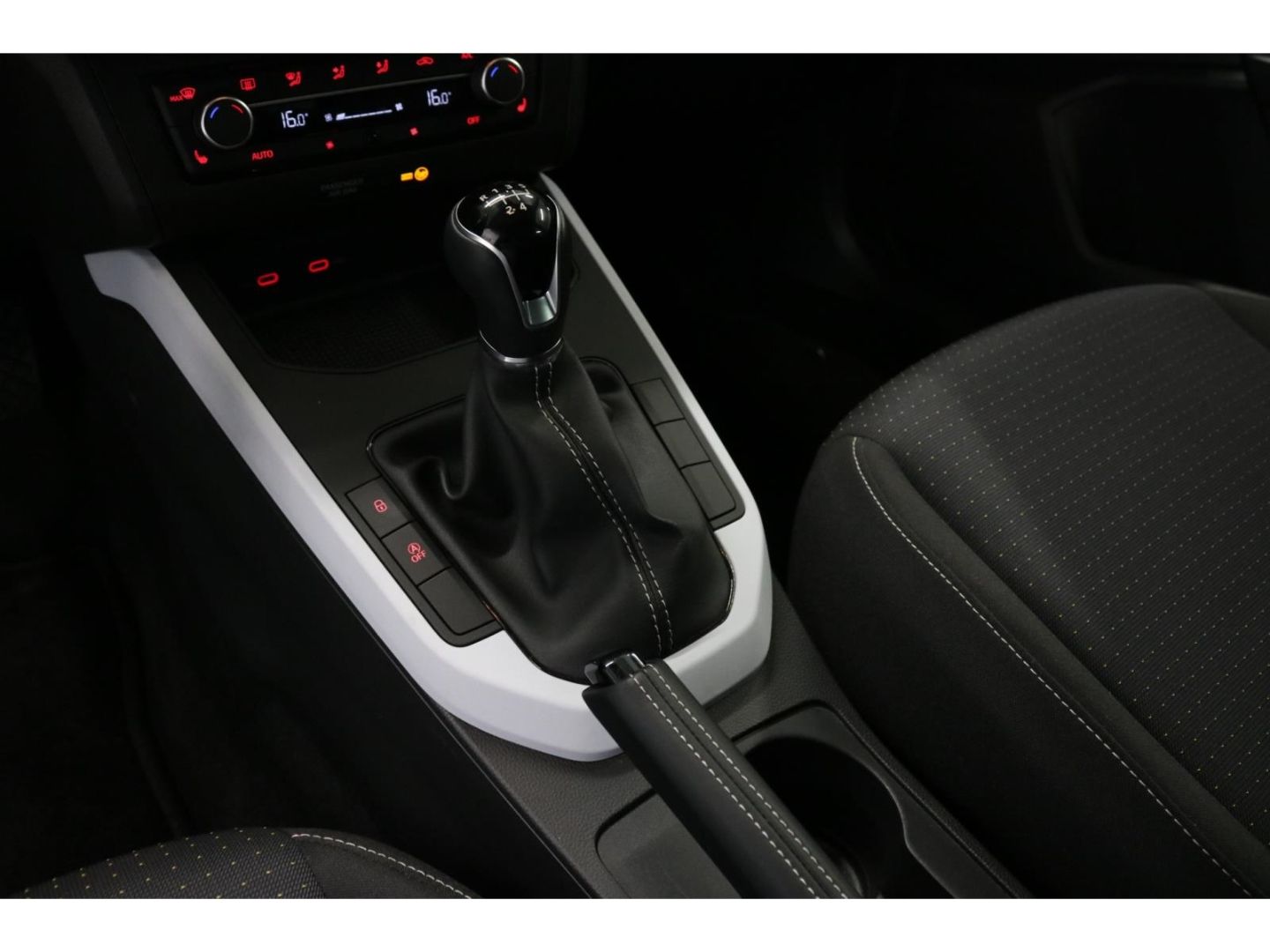 Fahrzeugabbildung SEAT Arona Road Edition Tempo Navi DAB LED PDC SHZ