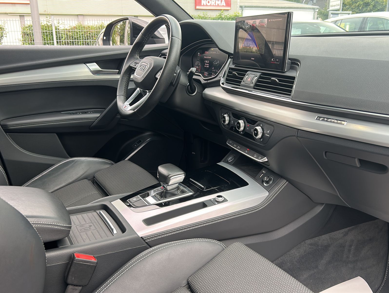 Fahrzeugabbildung Audi Q5 40 TDI quattro S-Line