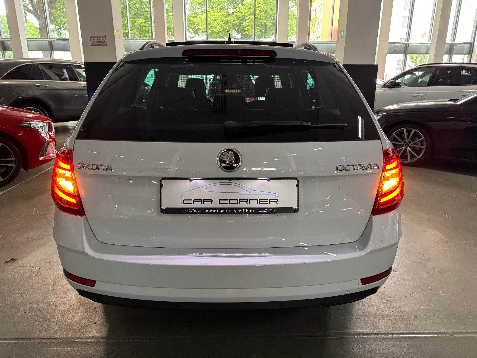Fahrzeugabbildung SKODA Octavia STYLE 4X4 PANO NEUER MOTOR / MEGA VOLL