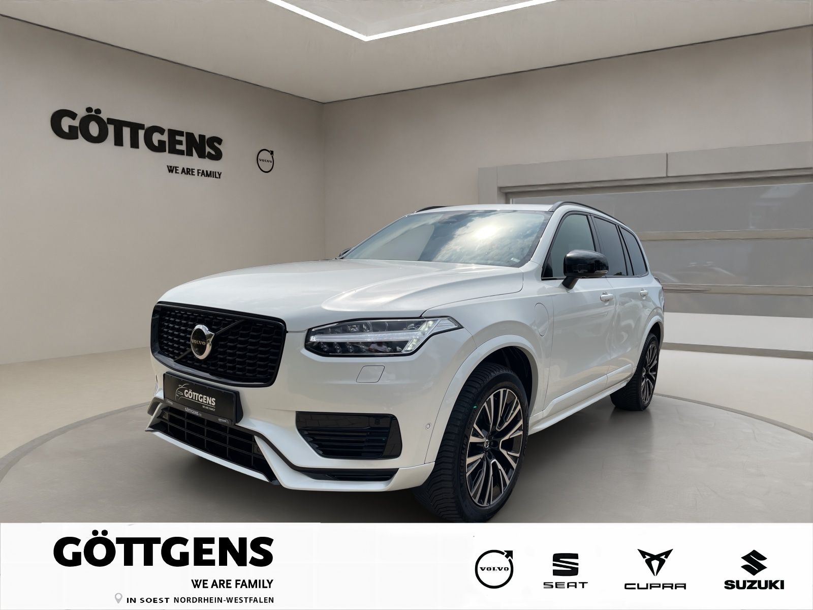Volvo XC90 T8 AWD Plus Dark LUFT AHK PANO 360°