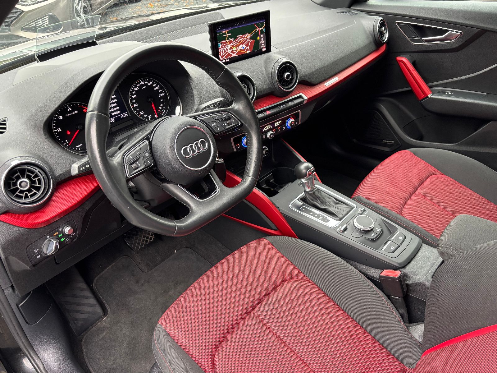 Fahrzeugabbildung Audi Q2 quattro sport/S-LINE/HEAD-UP/KAMERA/B&O