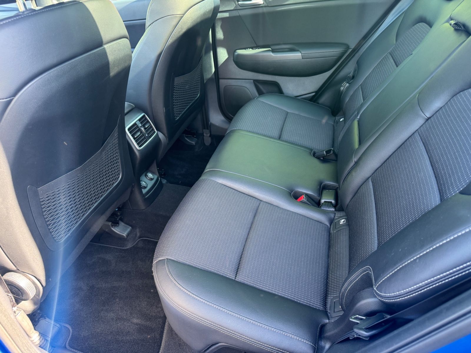 Fahrzeugabbildung Kia Sportage 1.6 CRDi Black Edition Panorama+LED+JBL
