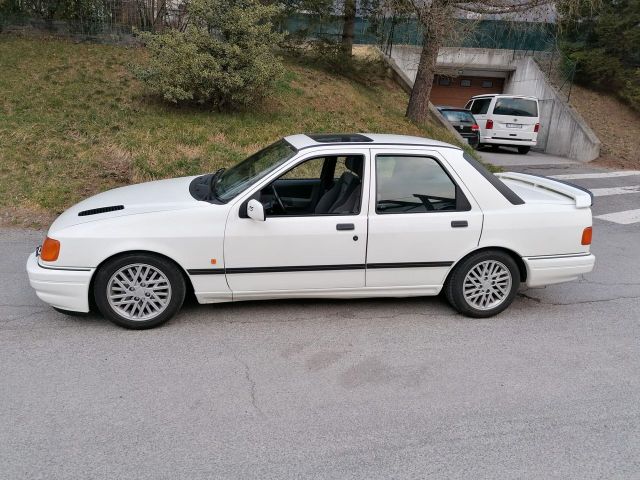 Ford Sierra 2.0 4 porte Ghia