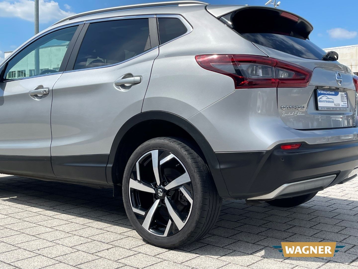 Fahrzeugabbildung Nissan Qashqai Akari Leder Pano SHZ 360°LED  Klimaautom