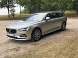 Volvo V90 D4 Inscription, Panorama, 8-fach Alu, scheck - silberne Volvo V90