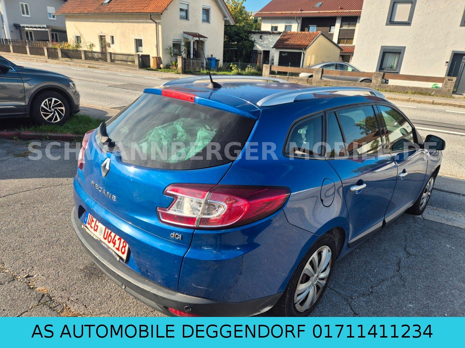 Renault Megane 2011 — rear view