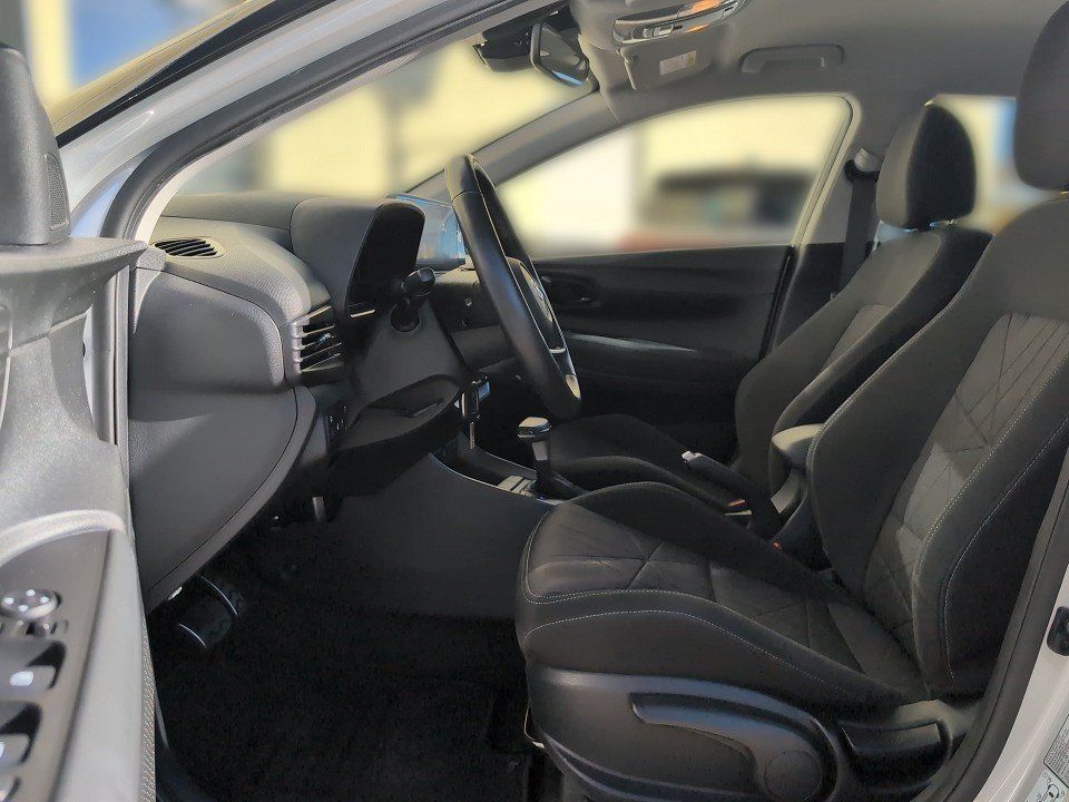 Fahrzeugabbildung Hyundai BAYON 1.0T AT INTRO NAV/PLUS-P BOSE GARANTIE6/28