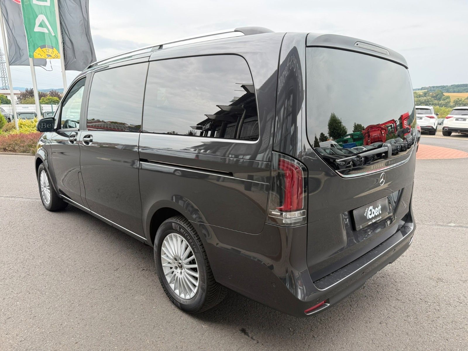 Fahrzeugabbildung Mercedes-Benz V 300 d STYLE 4MATIC AHK2,5t DISTRONIC MULTIBEAM