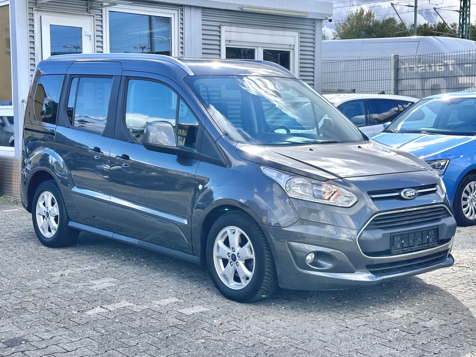 Fahrzeugabbildung Ford TOURNEO CONNECT TITANIUM*MOD.2016*