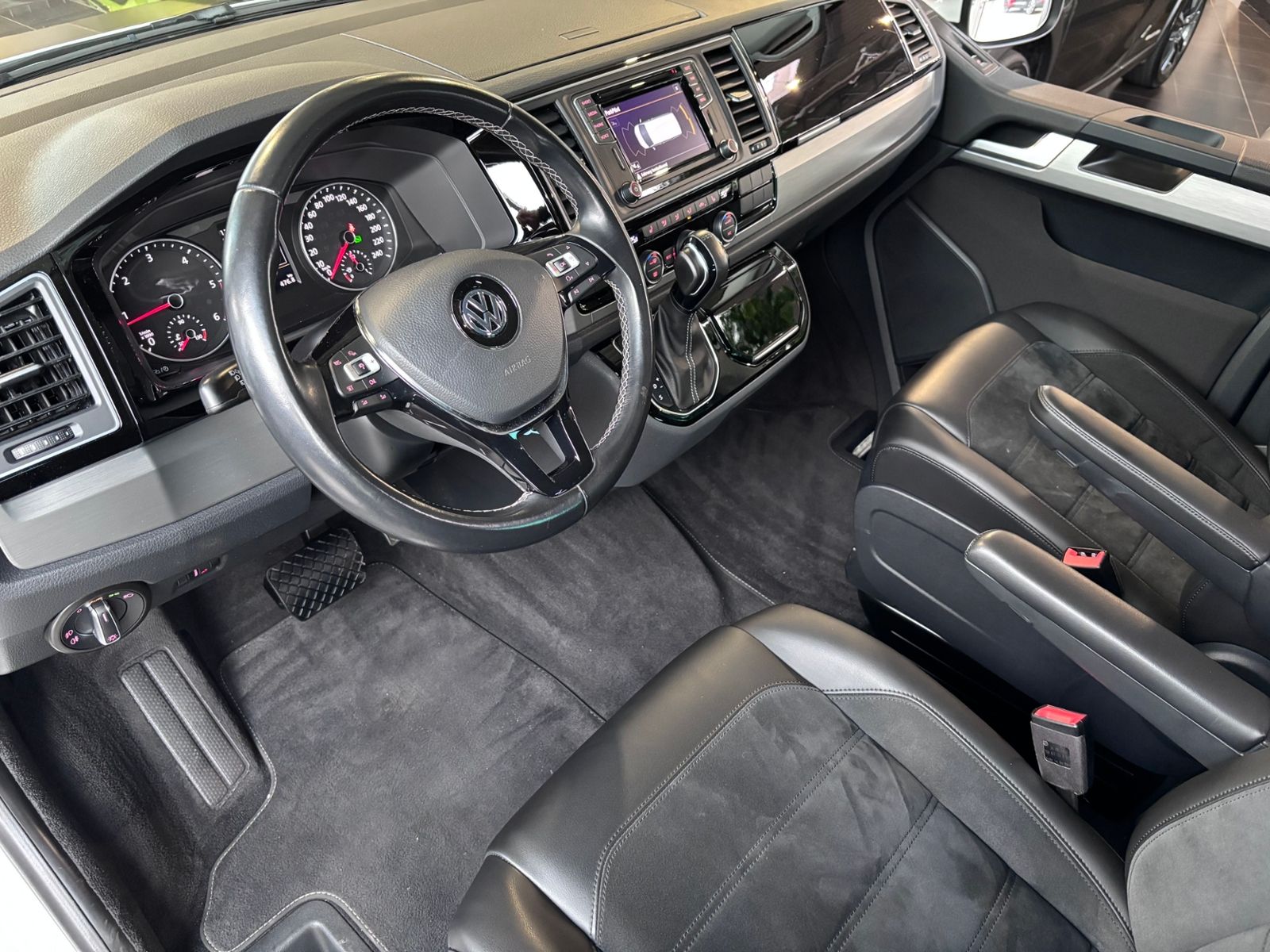 Fahrzeugabbildung Volkswagen T6 Multivan Generation Six LED NAVI STANDHZ