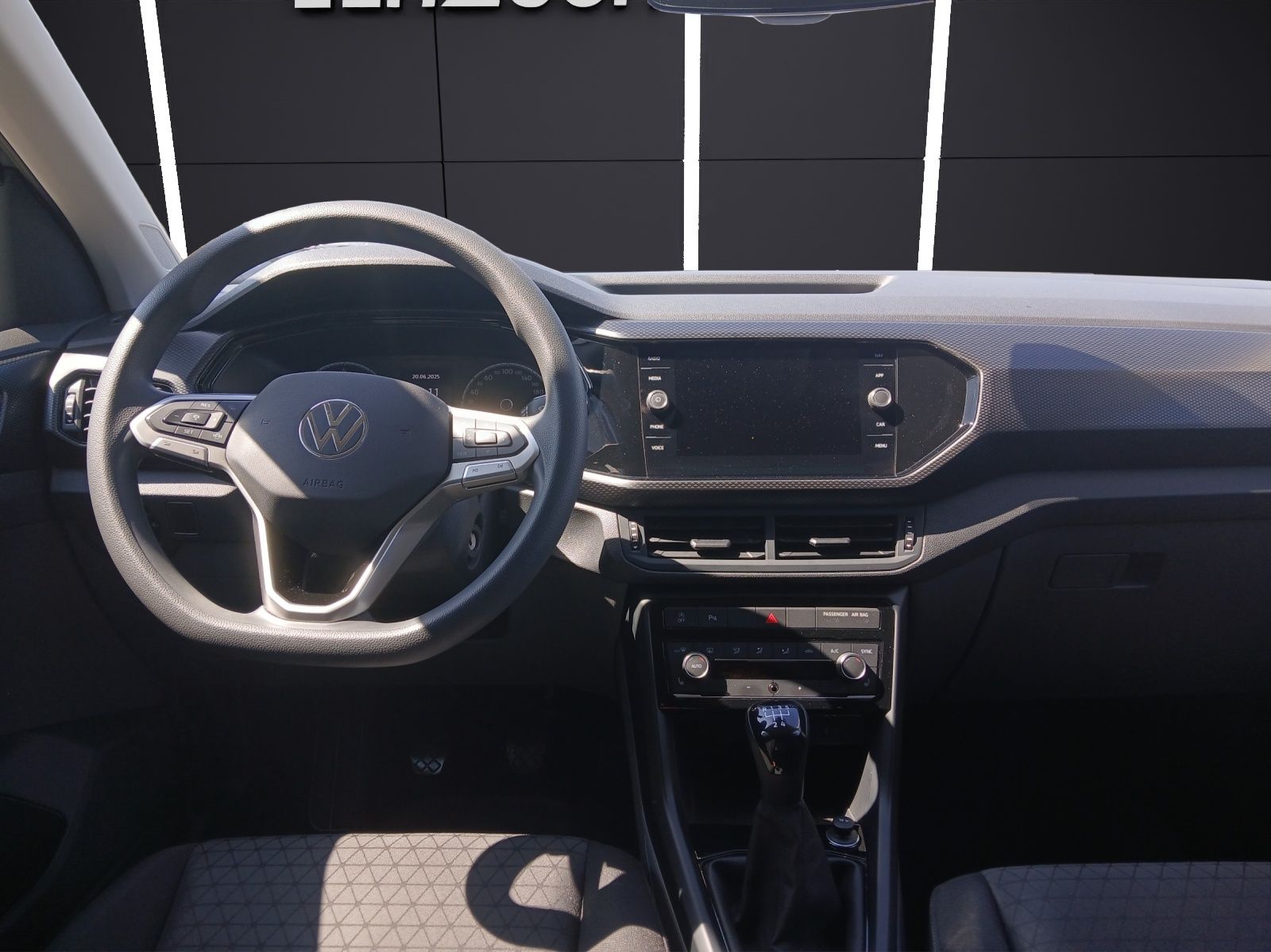 Fahrzeugabbildung Volkswagen T-Cross TSI Life LED