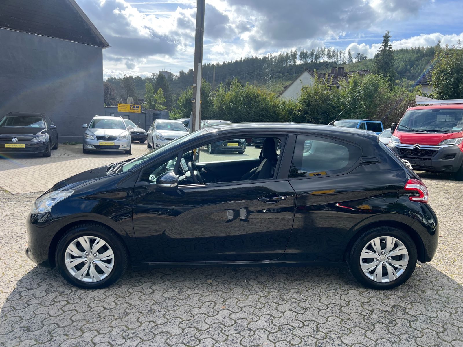 Fahrzeugabbildung Peugeot 208 Active *TÜV NEU