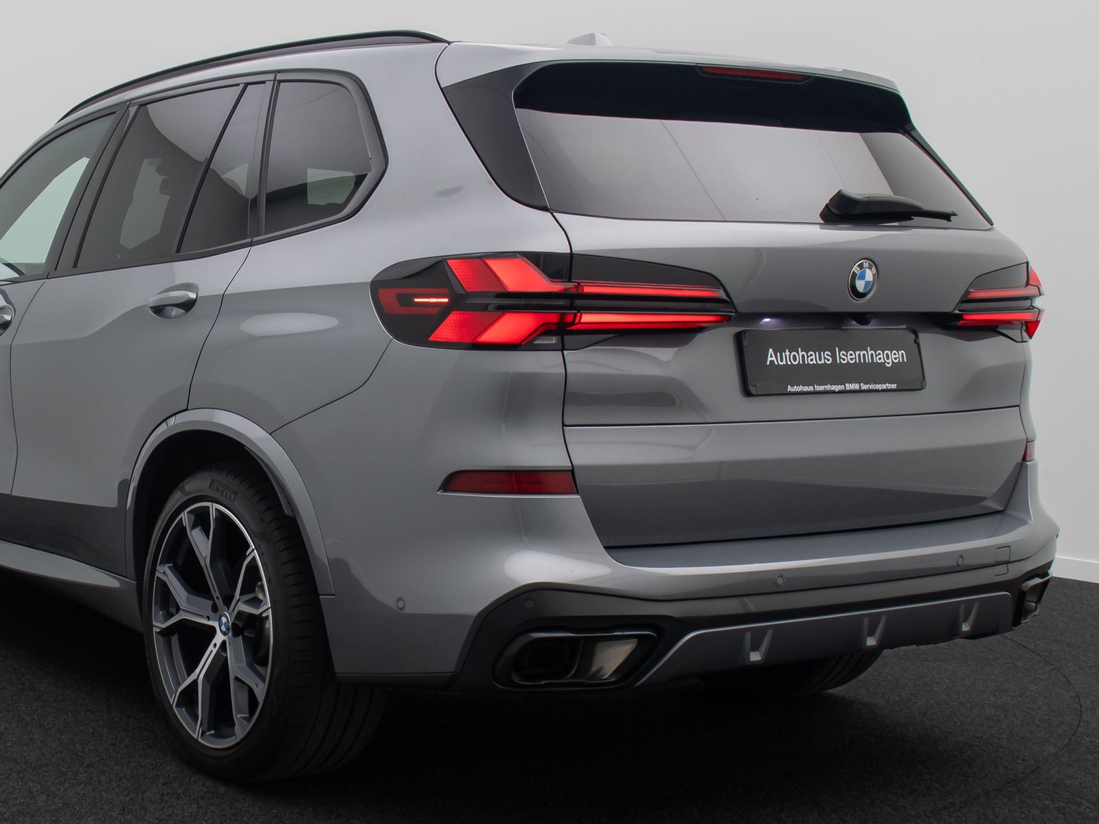 Fahrzeugabbildung BMW X5 xD40d M Sport HUD 360&deg; SoftClose DAB AHK 21"