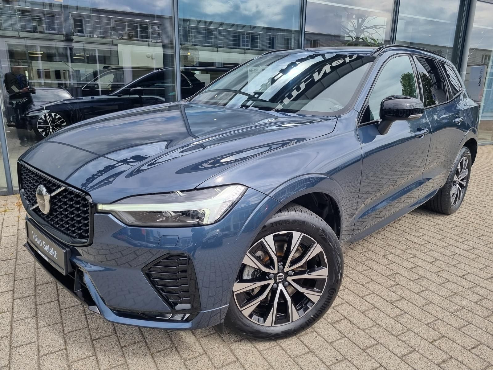 Fahrzeugabbildung Volvo XC60 B4 Diesel AWD Plus Dark 'AHK'