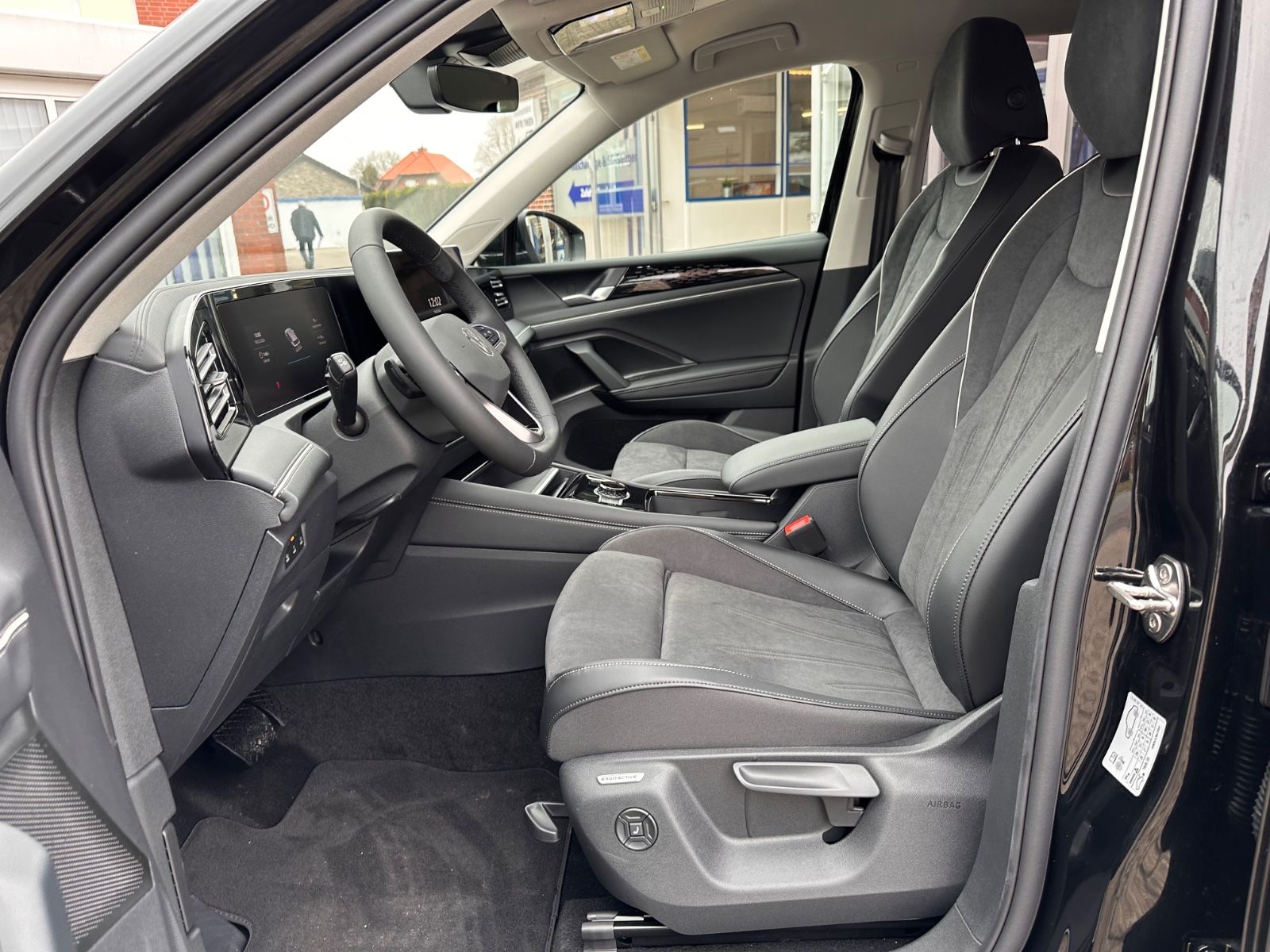 Fahrzeugabbildung Volkswagen Tiguan 2.0 TDI Elegance DSG AHK/Matrix/ACC/Navi
