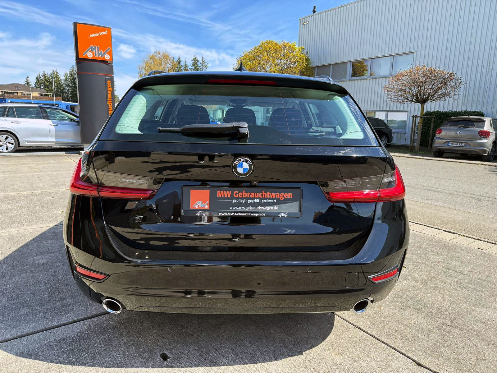 Fahrzeugabbildung BMW 320d Touring Sport-Line ACC AHK 360° LED BT AMBI