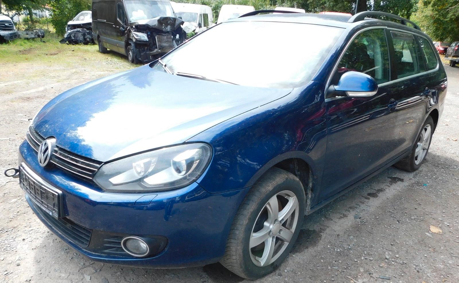 Volkswagen Golf 2010 — interior
