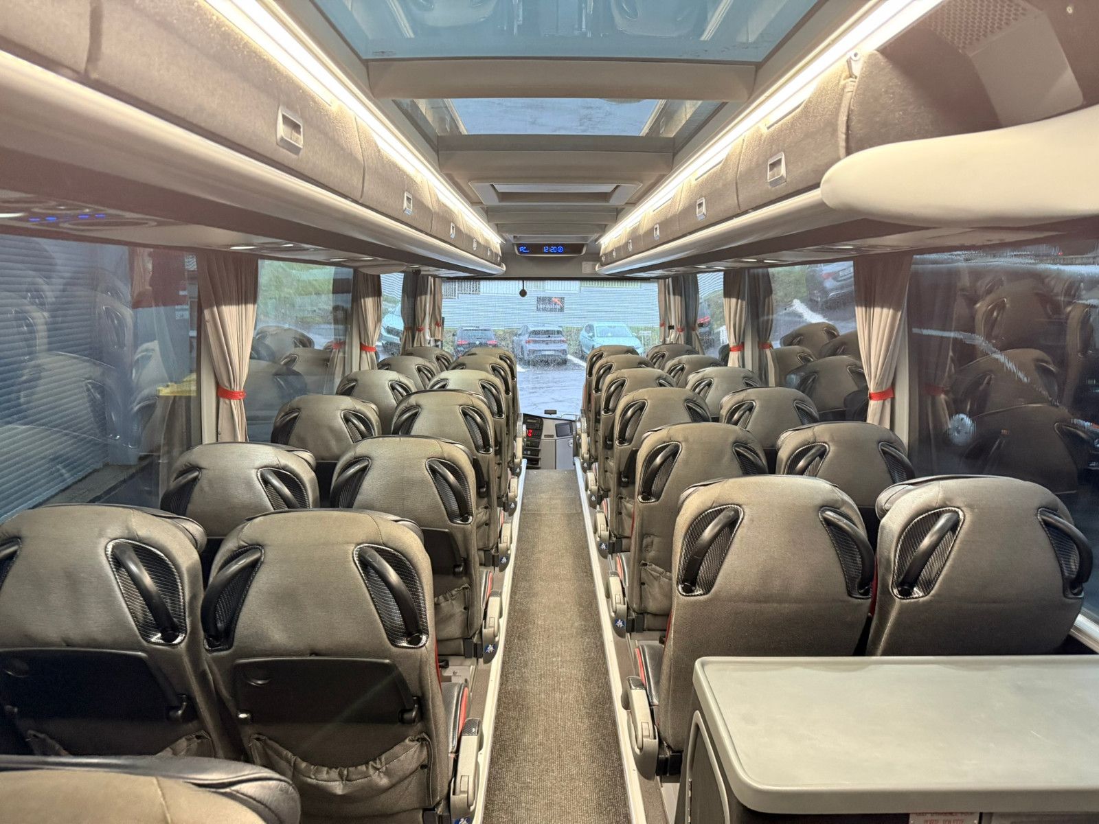 VANHOOL  2017 - Image 33 of 35