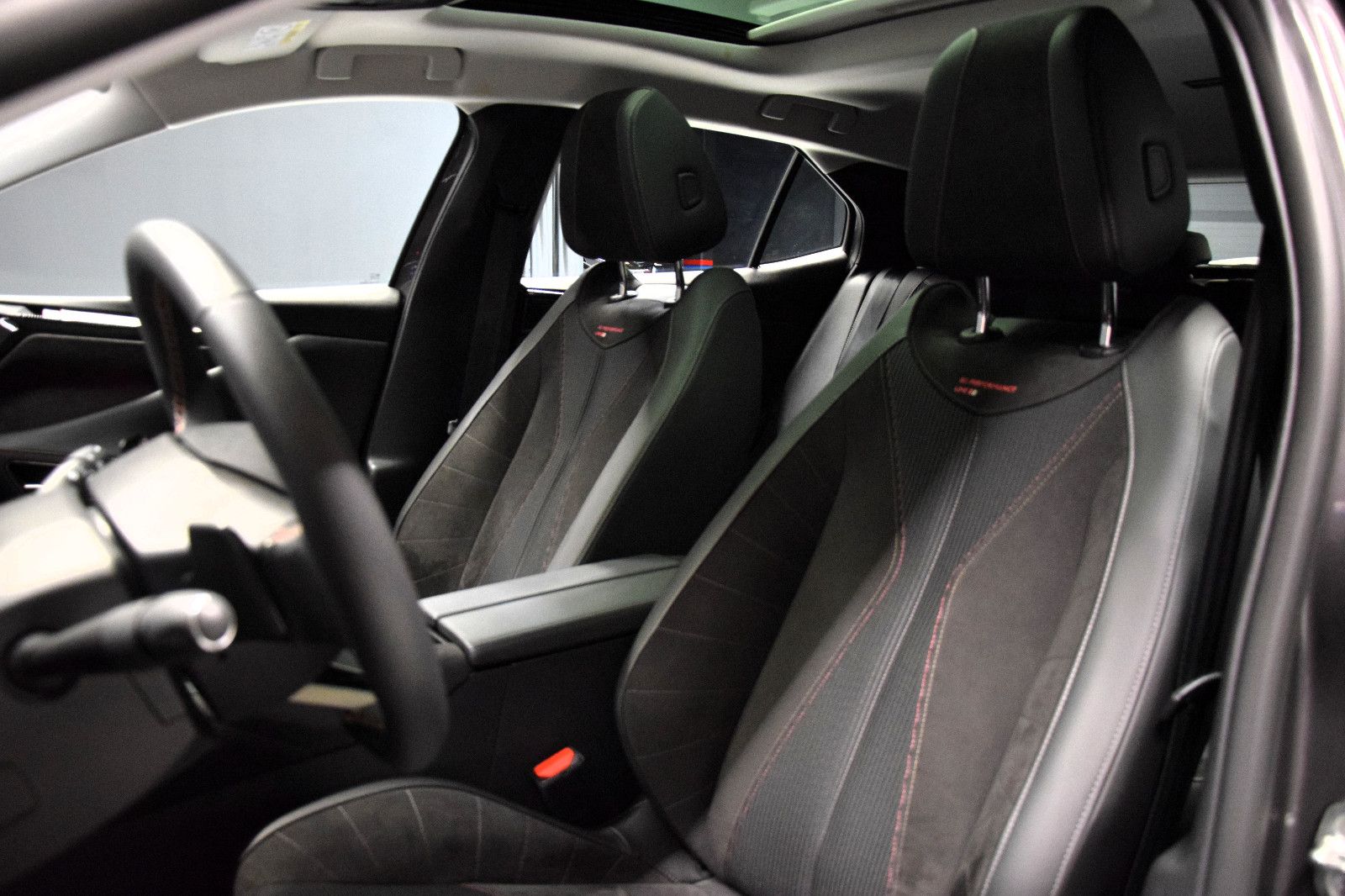 Fahrzeugabbildung DS Automobiles DS4 Performance Line Pano Sitzheizung