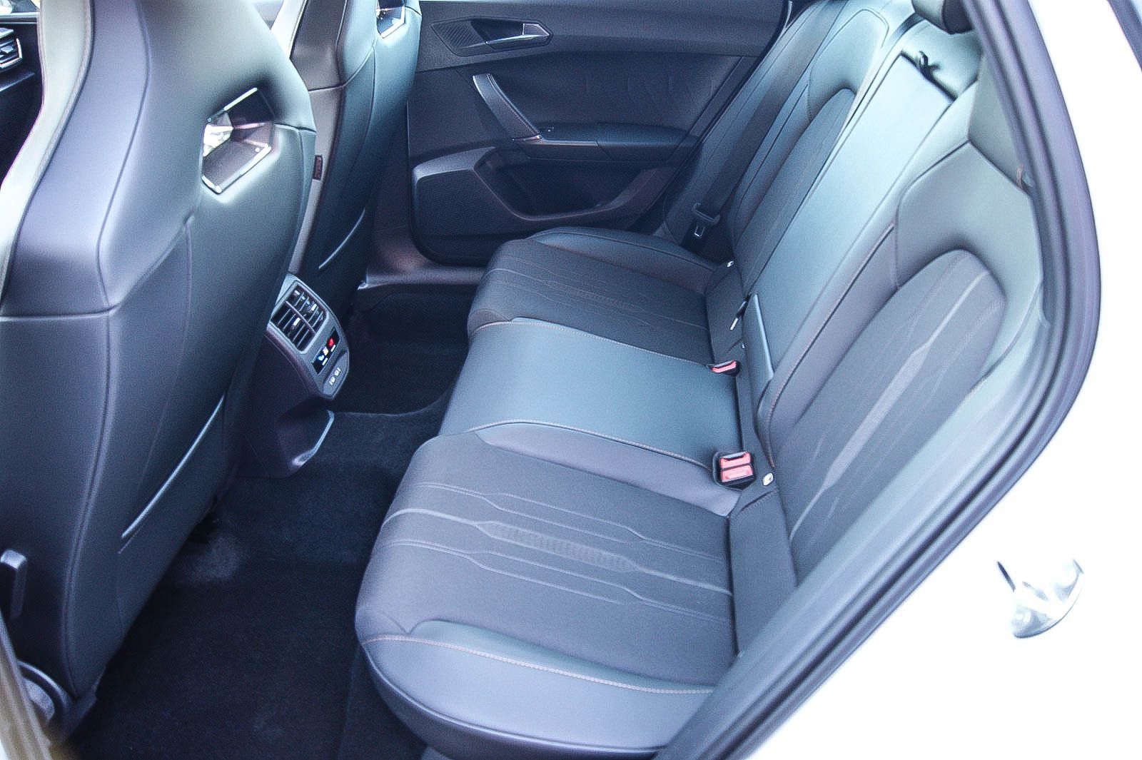 Fahrzeugabbildung CUPRA Leon Sportstourer e-HYBRID VIRTUAL ACC XL 1HAND