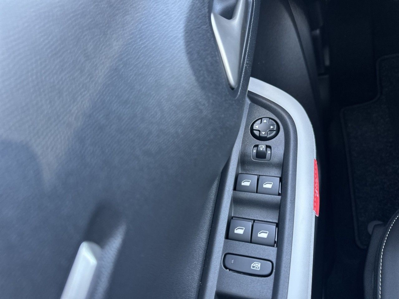 Fahrzeugabbildung Citroën C3 Aircross Turbo 100 PLUS - mit KI generiert/bearbeitet