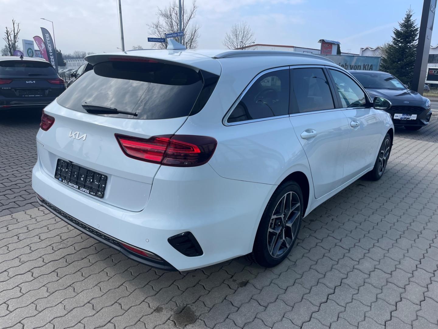Kia Ceed_sw Ultimate Edition AppleCarPlay P8 P9