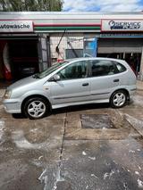 Nissan almera tino - Nissan Almera Tino aus 2001
