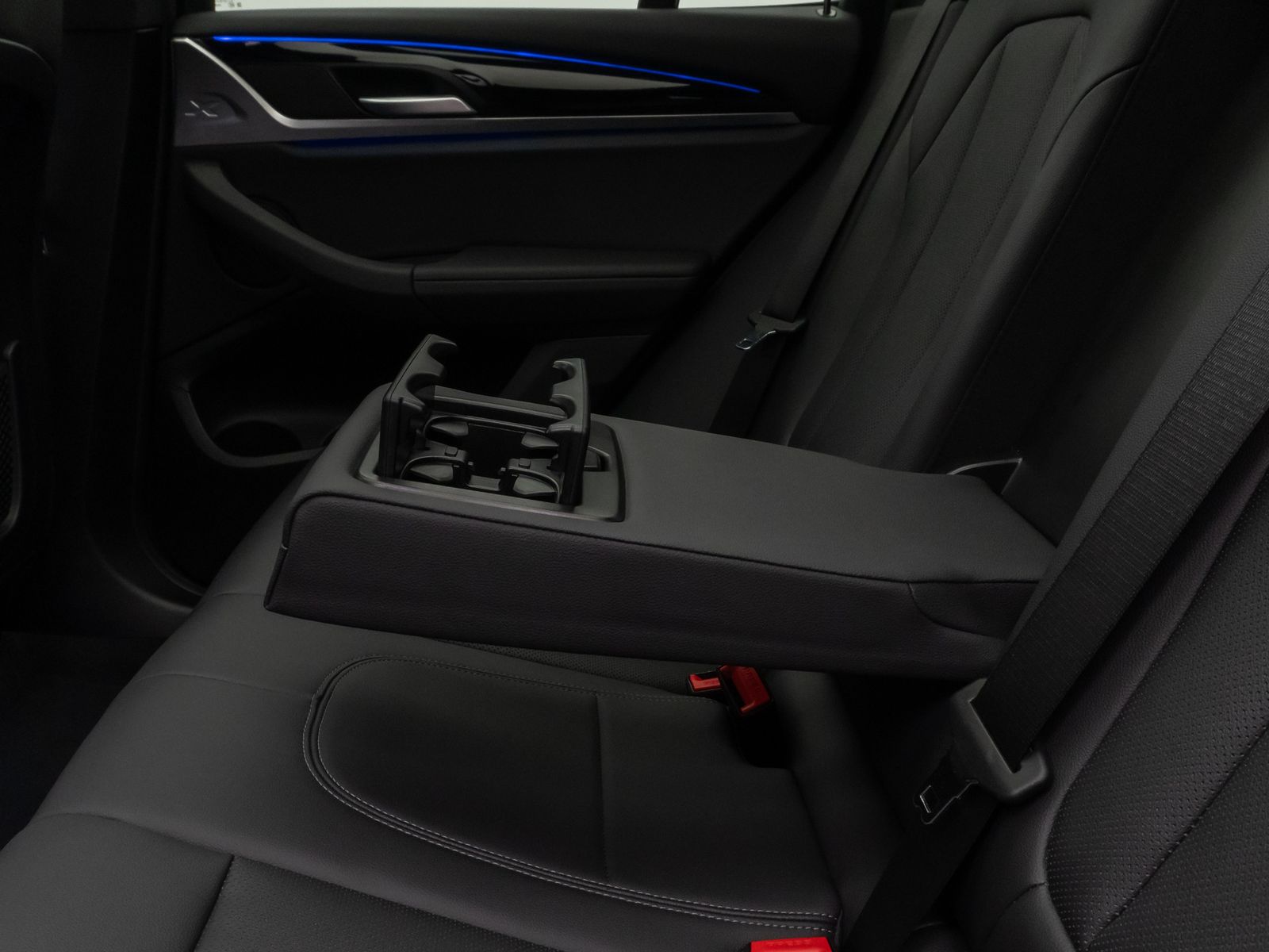 Fahrzeugabbildung BMW X3 xD20d Panor Kamera DAB HiFi Komfort Sport 19"