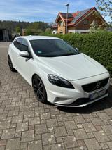 Volvo V40 D3 R-DESIGN+ALCANTARA+PDC+CAM+SITZHZG+ - Volvo V40 von privat