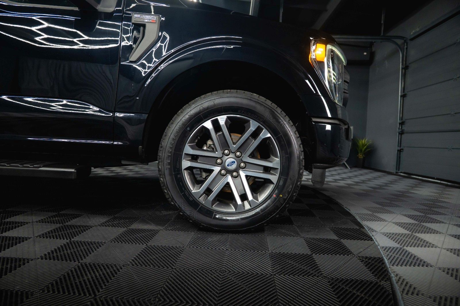 Fahrzeugabbildung Ford F150 5.0L V8 4x4 Offroad  SuperCrew RAPTOR 19%