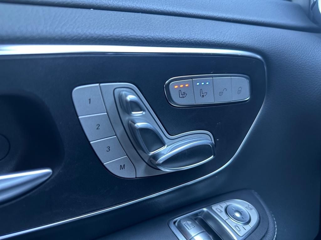 Fahrzeugabbildung Mercedes-Benz V 300 d 4MATIC AVANTGARDE Lang AIRMATIC AHK STHZ