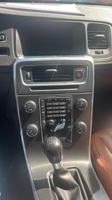 Volvo V60 Kombi Summum2.0dLederPanoramaKamera - Volvo V60: Summum