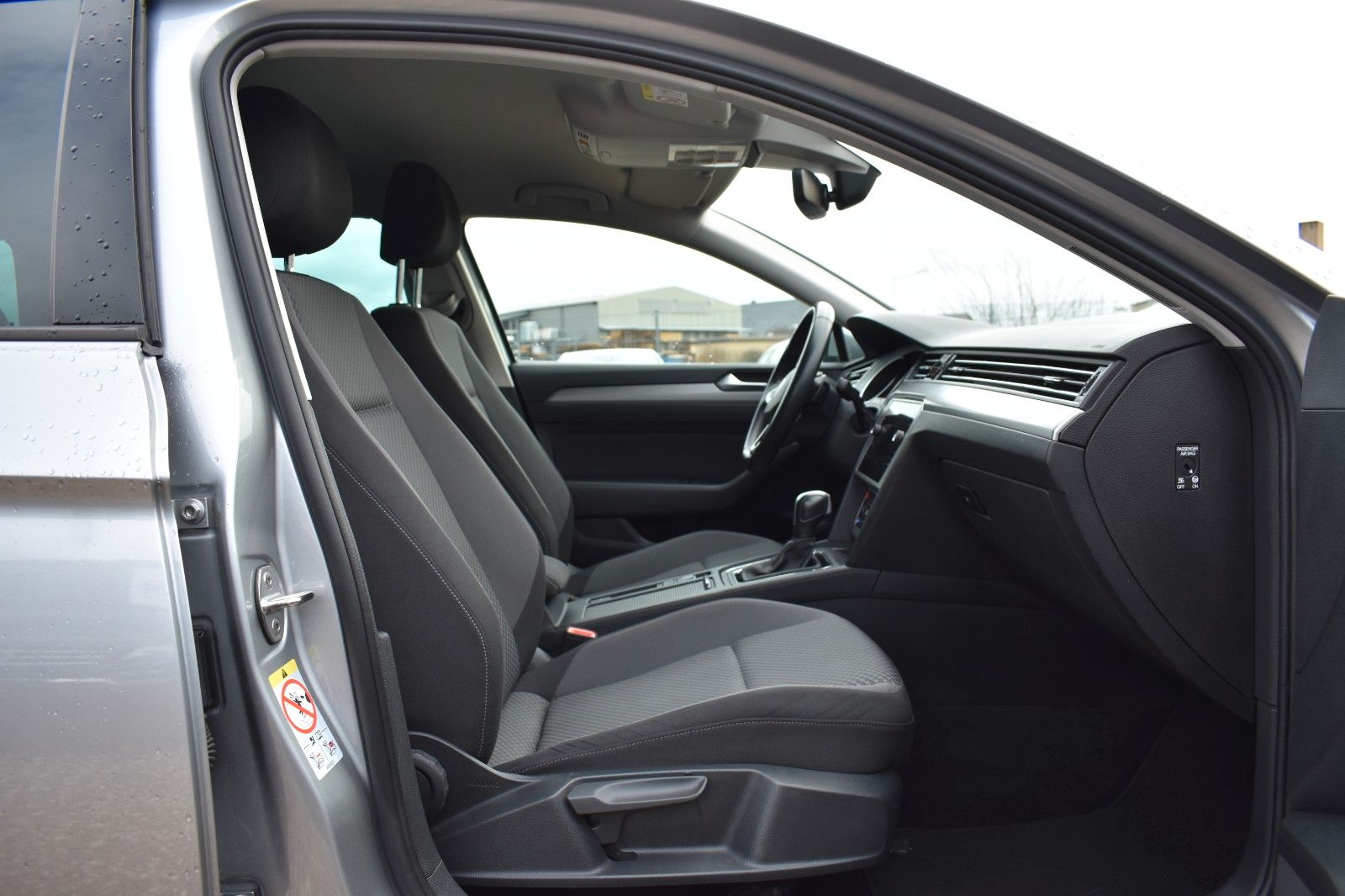 Fahrzeugabbildung Volkswagen Passat Variant Conceptline DSG AHK LED