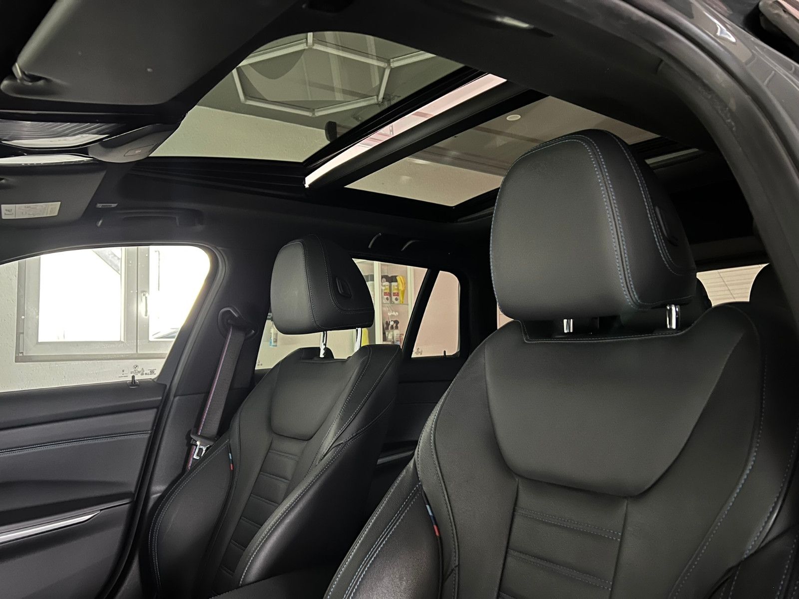 Fahrzeugabbildung BMW 330 i xDrive M SPORT PRO/LED/AHK/PANO/DRAVITGRAU