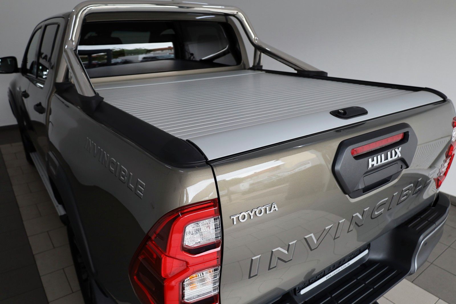 Fahrzeugabbildung Toyota Hilux 2.8 D-4D Invincible,ACC,Rollo,Rollbüg.,AHK