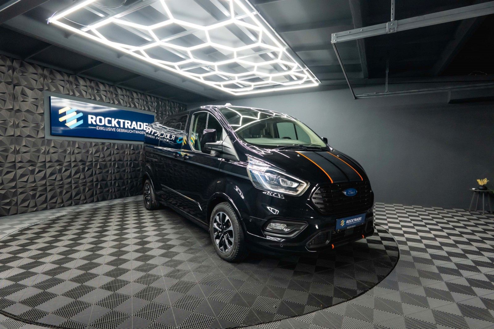 Fahrzeugabbildung Ford Tourneo Custom 320 L2 Sport | 8Sitze | ACC | LED