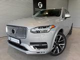 Volvo XC90 B5 AWD Plus/ACC/PANO/RFK/CARPLAY/7-SITZER - gebrauchte Volvo XC90 aus dem Jahr 2023