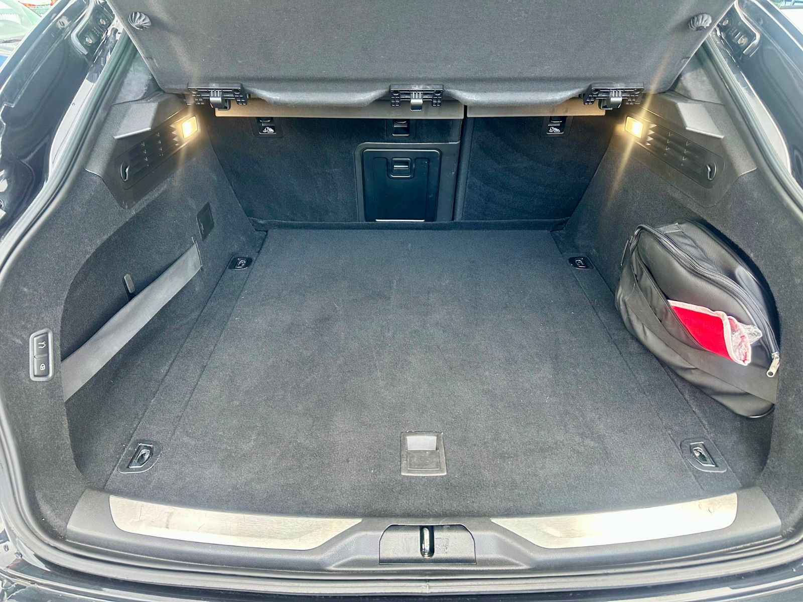 Fahrzeugabbildung Maserati LEVANTE GRANLUSSO Q4*SERVICE BEI MASERATI *