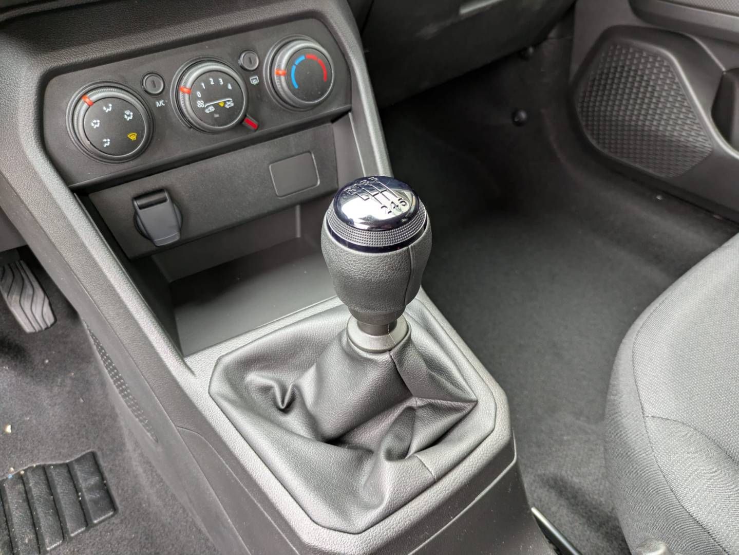 Fahrzeugabbildung Dacia Jogger Essential ECO-G 100